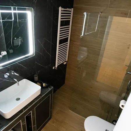 Ted's Luxury Place With Jacuzzi Apartamento *